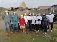 Волонтеры оказали помощь участнику ВОВ Новиковой Е.А. по уборке дворовой территории